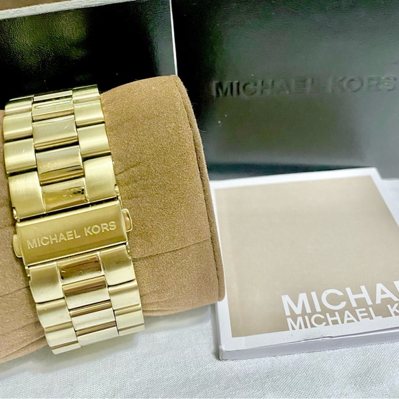 MICHAEL KORS “OVERSIZED RUNWAY” MK8077 GOLD WATCH - Picture 9 of 12